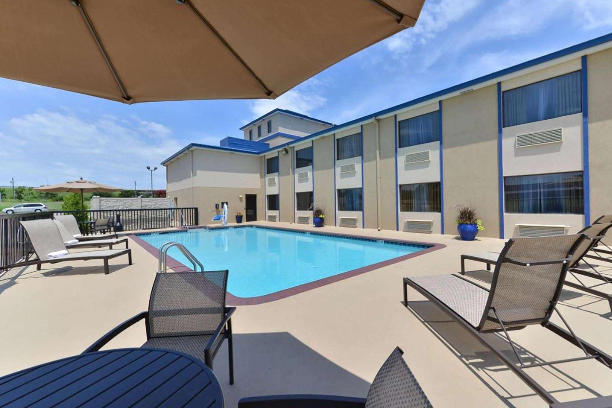 Baymont By Wyndham Ardmore I-35 Экстерьер фото