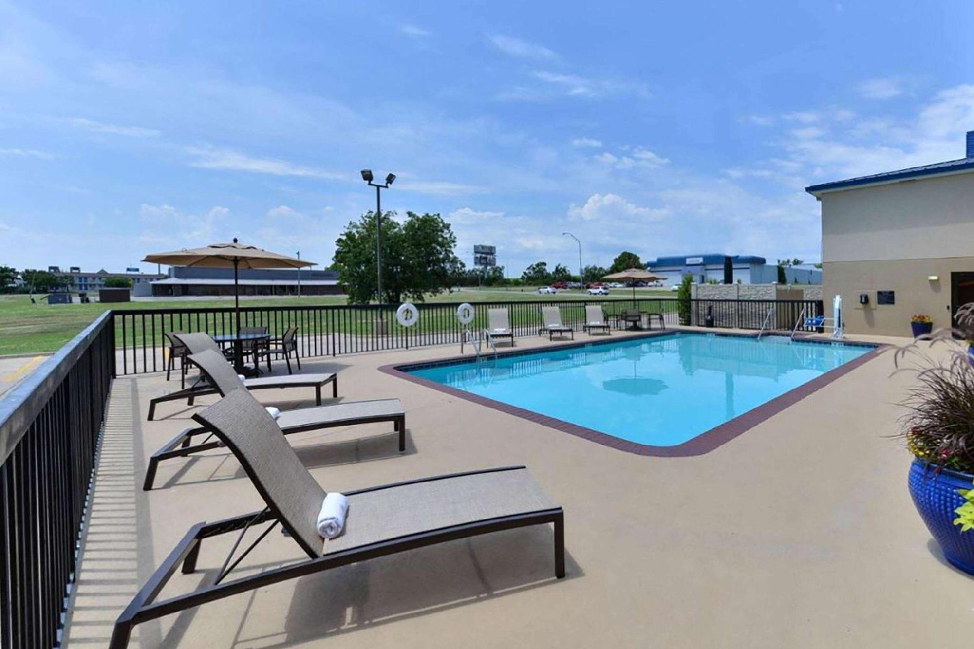 Baymont By Wyndham Ardmore I-35 Экстерьер фото